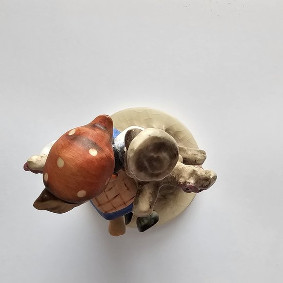 HUMMEL girl in tree "OUT of Danger" -Excellent Condition - Picture 5 of 5